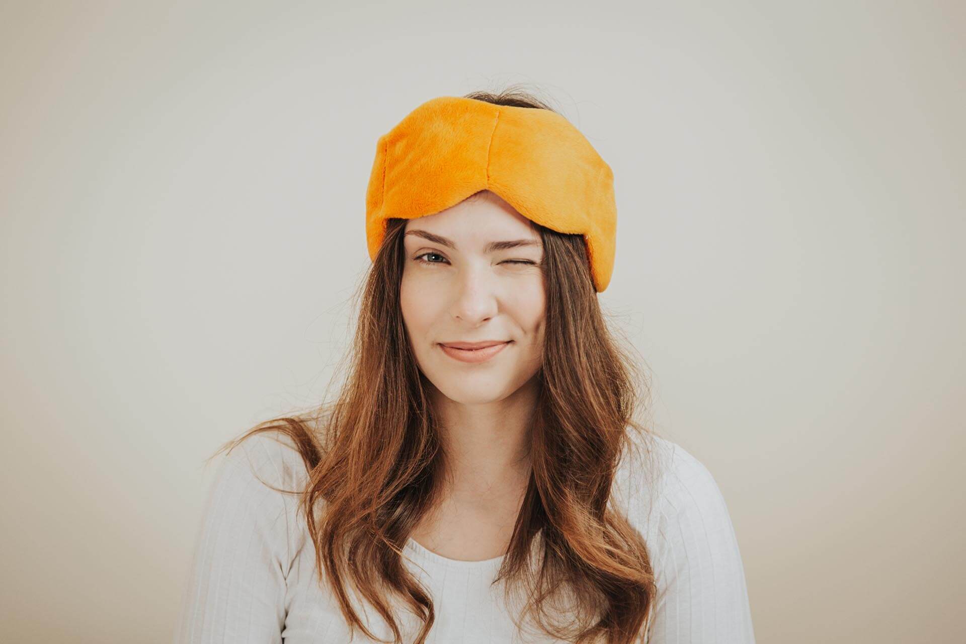 Load video: Karmara Weighted Sleep Masks - Sweet Dreams Are Made Of These